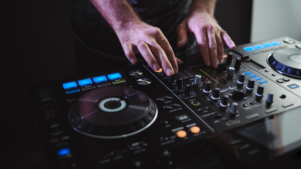 1-DJing
